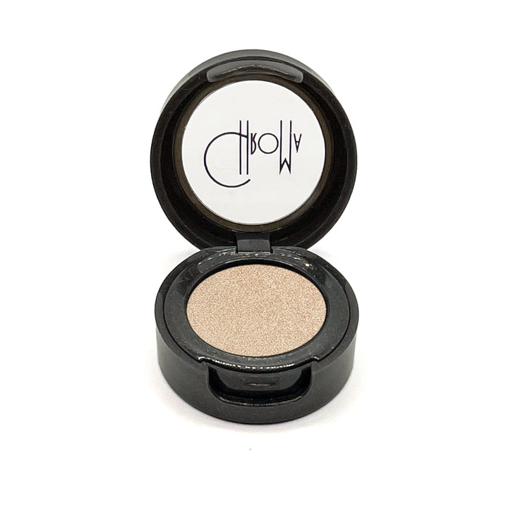 Soft shimmering cream